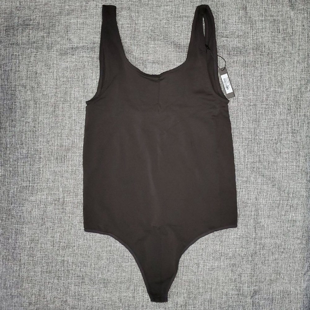 NWT SKIMS SMALL Soft Smoothing Seamless Thong Bodysuit SOOT